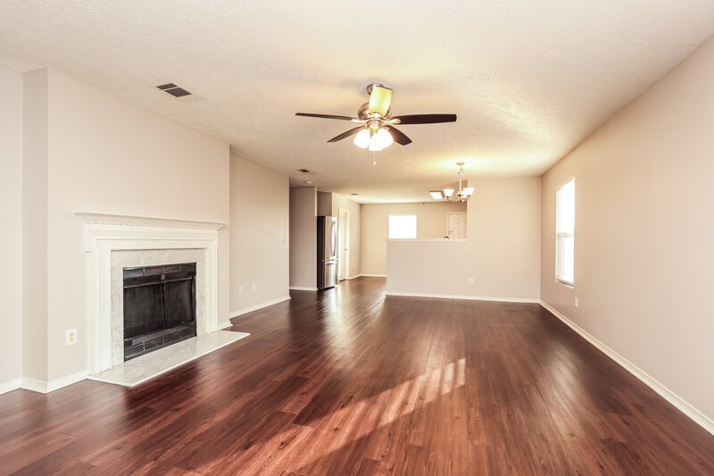 1,880/Mo, 5069 Smith Springs Pkwy Antioch, TN 37013 Living Room View 2