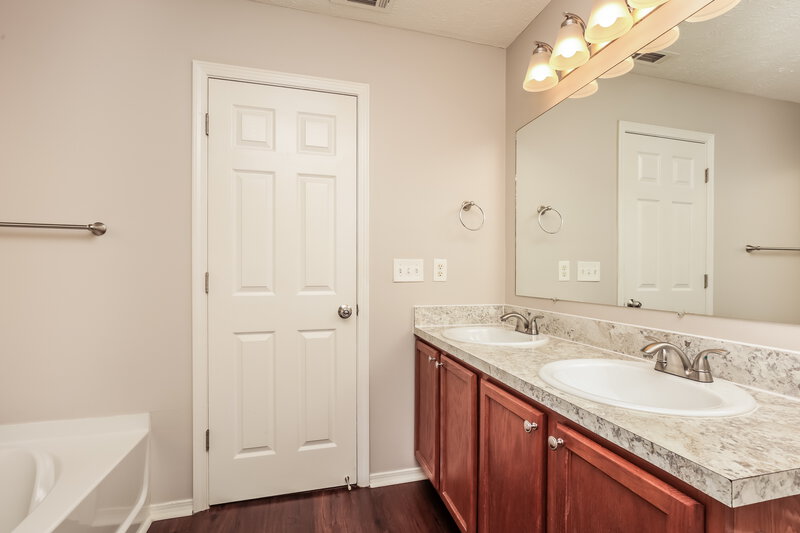 1,880/Mo, 5069 Smith Springs Pkwy Antioch, TN 37013 Bathroom View