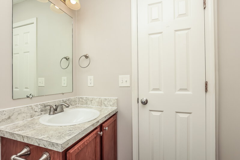 1,880/Mo, 5069 Smith Springs Pkwy Antioch, TN 37013 Bathroom View 3
