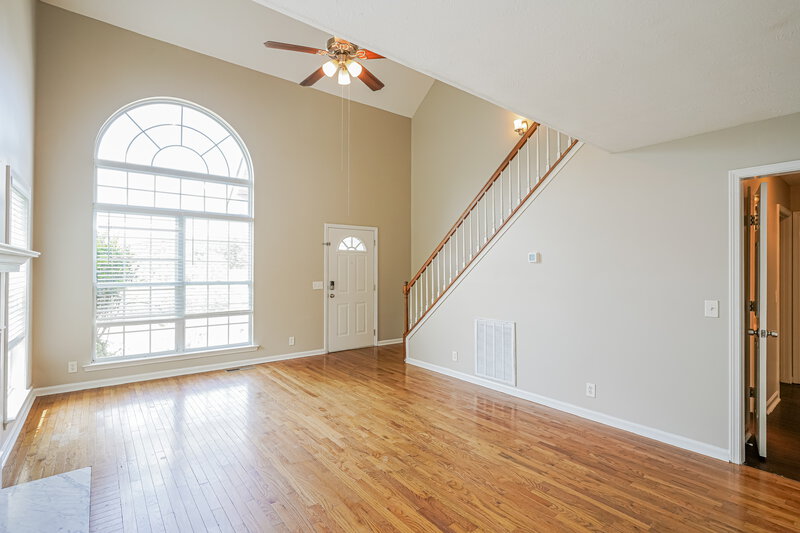 2,385/Mo, 1416 Elkhorn Pt Antioch, TN 37013 Living Room View 2