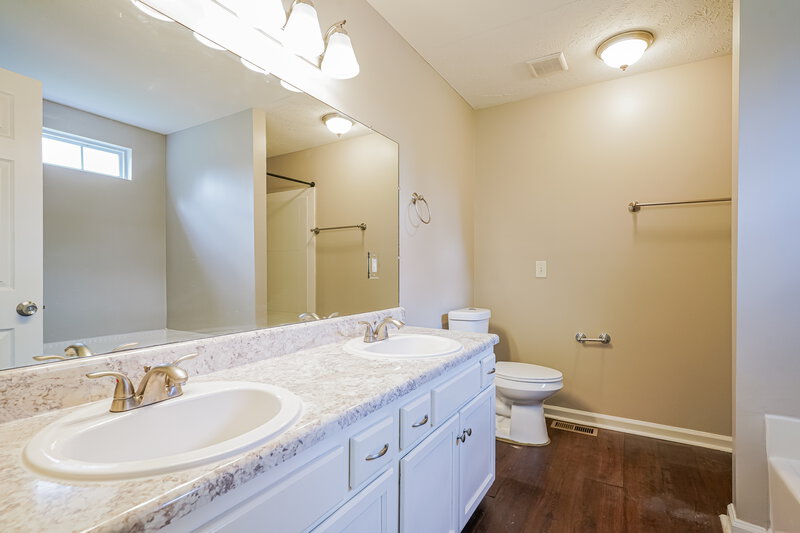 2,385/Mo, 1416 Elkhorn Pt Antioch, TN 37013 Main Bathroom View