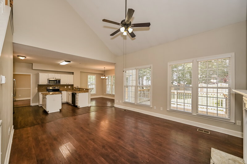 2,750/Mo, 4340 Cambridge Dr Antioch, TN 37013 Living Room View 2