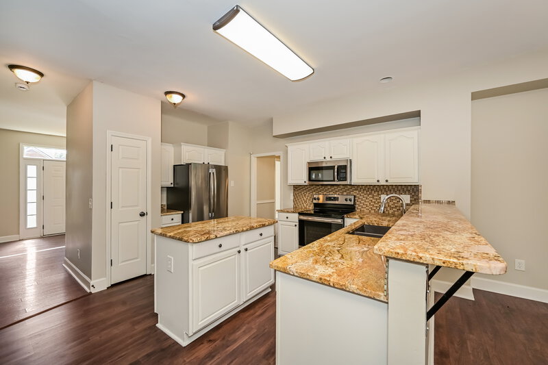 2,750/Mo, 4340 Cambridge Dr Antioch, TN 37013 Kitchen View