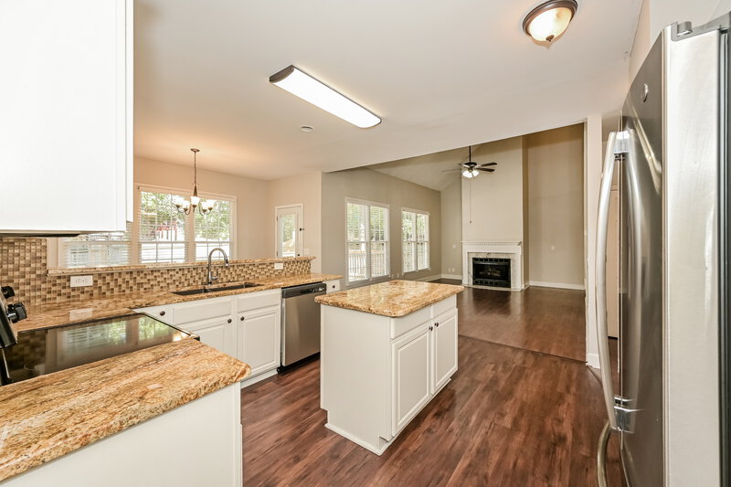 2,750/Mo, 4340 Cambridge Dr Antioch, TN 37013 Kitchen View 2