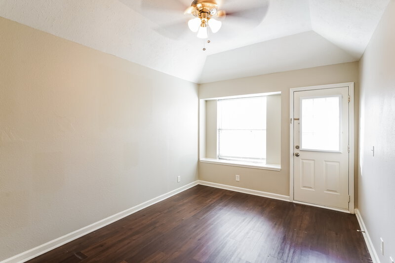 2,050/Mo, 2805 Steamboat Dr Nashville, TN 37214 Main Bedroom View 2