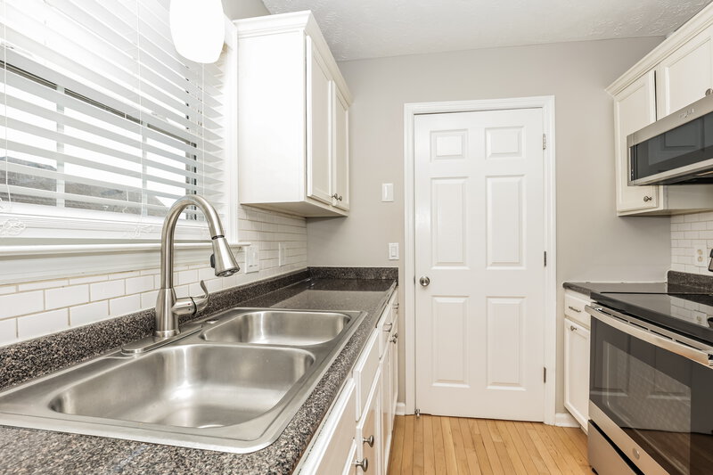 2,005/Mo, 304 Rocky Top Ct Antioch, TN 37013 Kitchen View 2