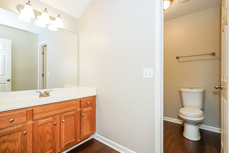 1,900/Mo, 119 Shady View Dr Hendersonville, TN 37075 Bathroom View