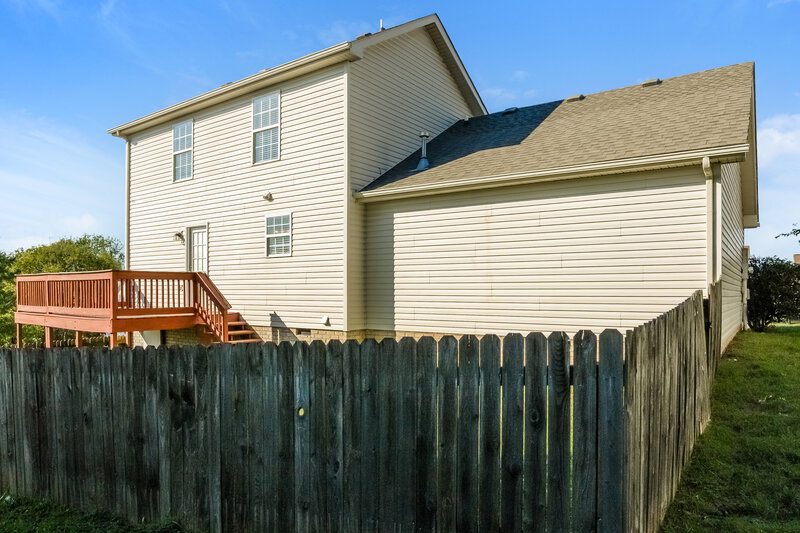 1,900/Mo, 119 Shady View Dr Hendersonville, TN 37075 Rear View