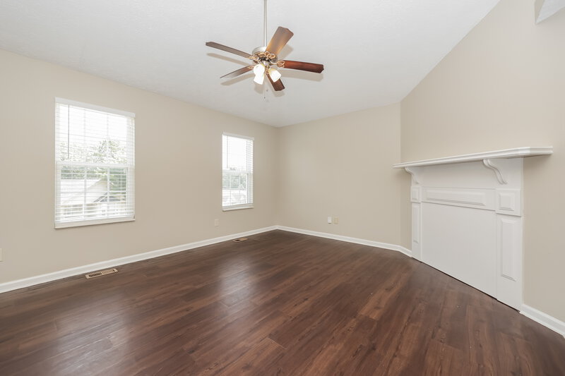 1,970/Mo, 4008 Calumet Dr Antioch, TN 37013 Living Room View