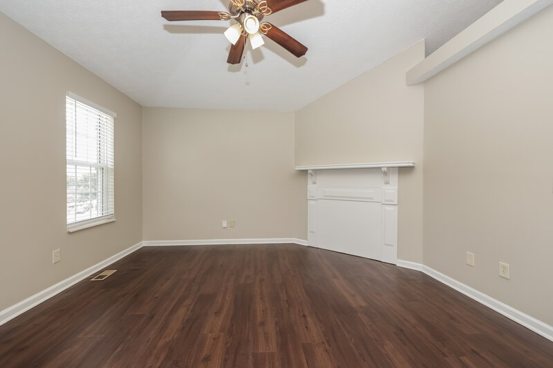 1,970/Mo, 4008 Calumet Dr Antioch, TN 37013 Living Room View 2