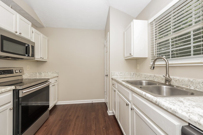 1,970/Mo, 4008 Calumet Dr Antioch, TN 37013 Kitchen View