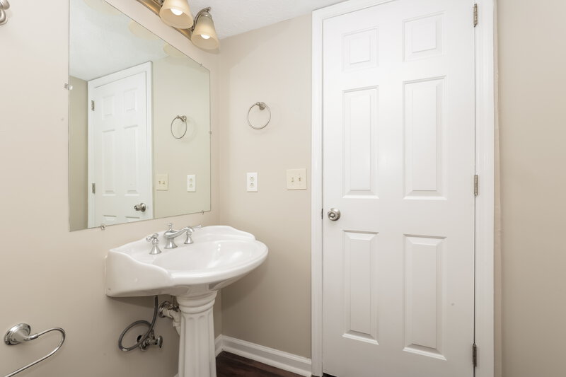 1,970/Mo, 4008 Calumet Dr Antioch, TN 37013 Bathroom View