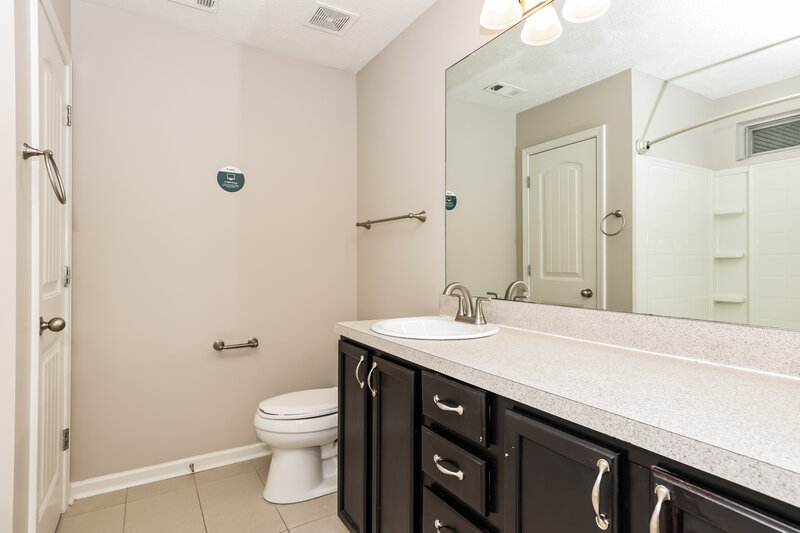 2,055/Mo, 1560 Rockglade Run Antioch, TN 37013 Main Bathroom View