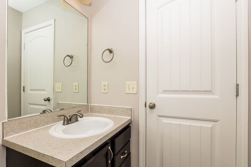 2,055/Mo, 1560 Rockglade Run Antioch, TN 37013 Bathroom View 2