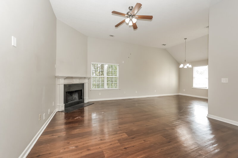 2,015/Mo, 1004 Dupree Point Dr Antioch, TN 37013 Living Room View 2