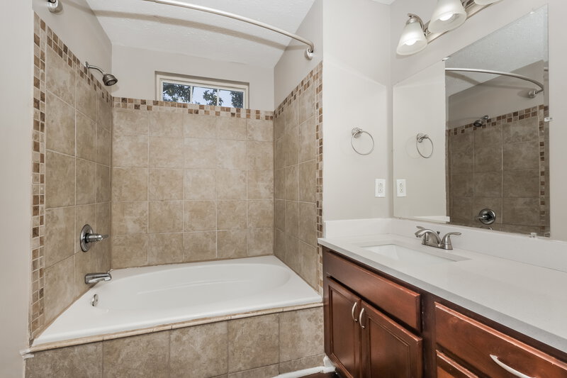 2,015/Mo, 1004 Dupree Point Dr Antioch, TN 37013 Main Bathroom View