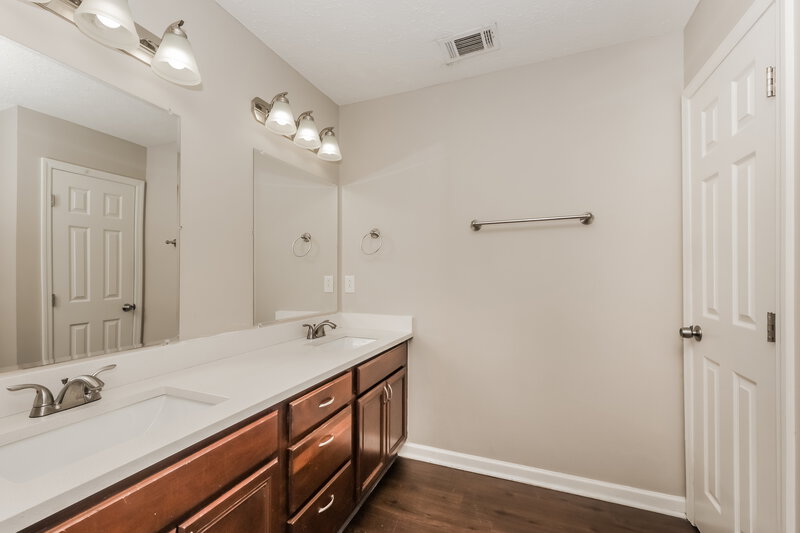 2,015/Mo, 1004 Dupree Point Dr Antioch, TN 37013 Main Bathroom View 2