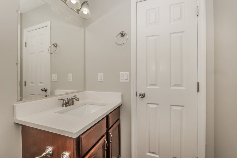 2,015/Mo, 1004 Dupree Point Dr Antioch, TN 37013 Bathroom View 2