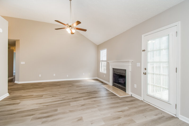 2,200/Mo, 1321 Georgetown Dr Old Hickory, TN 37138 Living Room View 2