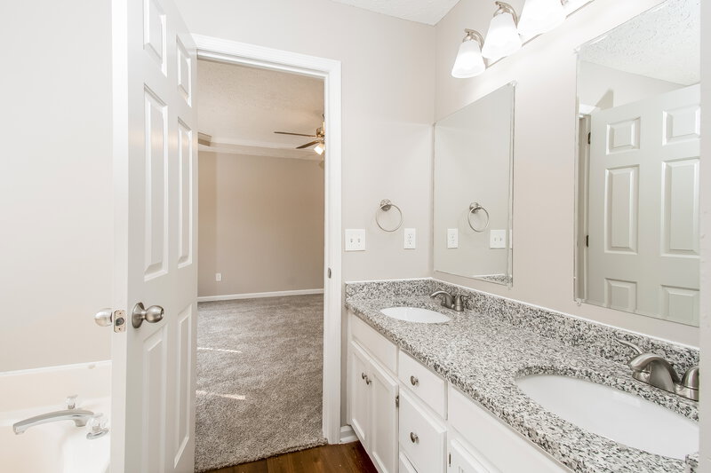 2,200/Mo, 1321 Georgetown Dr Old Hickory, TN 37138 Main Bathroom View 2