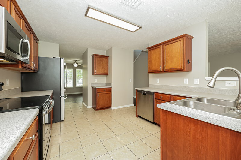 2,130/Mo, 3508 Juneberry Way Murfreesboro, TN 37128 Kitchen View 2