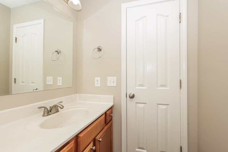 2,005/Mo, 8197 Ramstone Way Antioch, TN 37013 Main Bathroom View 2
