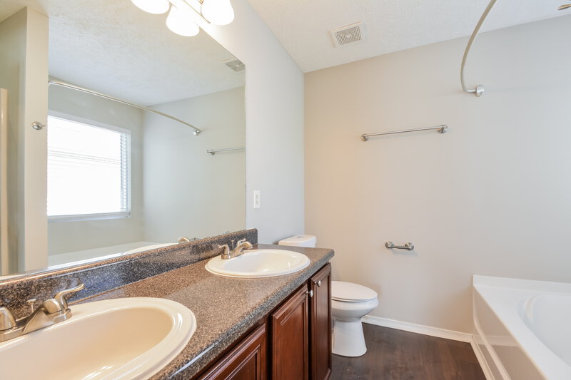 2,230/Mo, 5516 Dory Dr Antioch, TN 37013 Main Bathroom View
