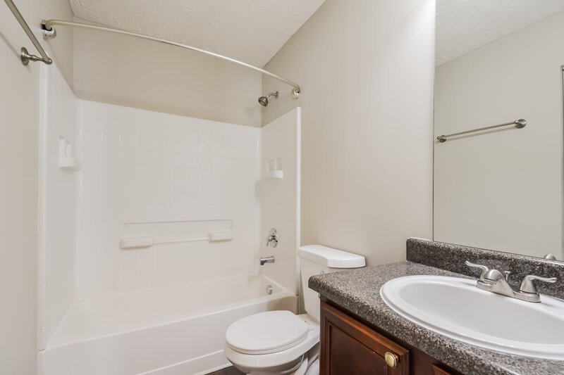 2,230/Mo, 5516 Dory Dr Antioch, TN 37013 Bathroom View