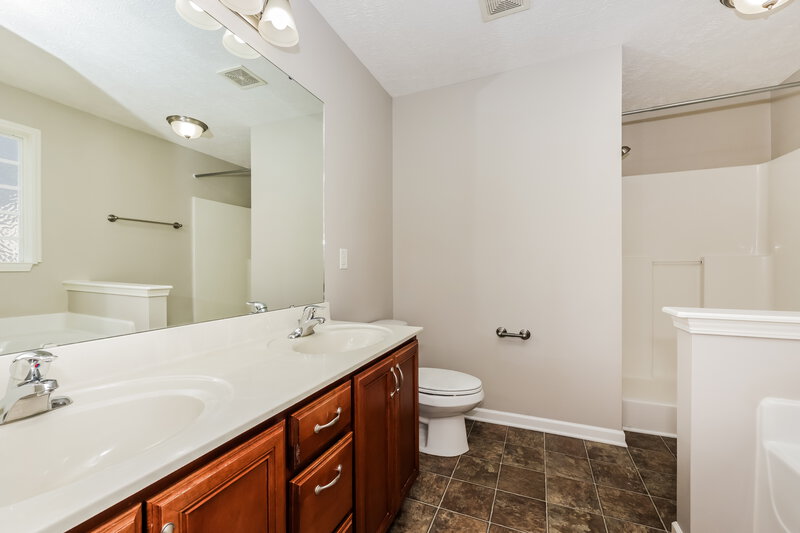 2,120/Mo, 1416 Sprucedale Dr Antioch, TN 37013 Main Bathroom View
