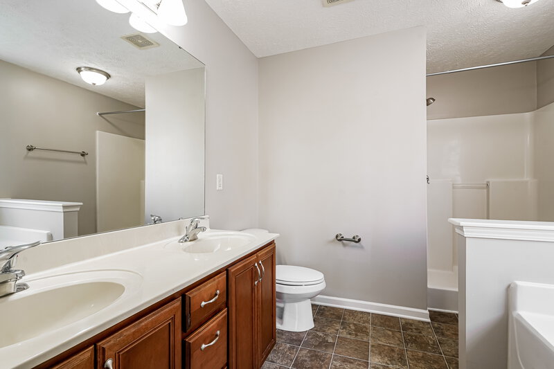 2,185/Mo, 1416 Sprucedale Dr Antioch, TN 37013 Main Bathroom View