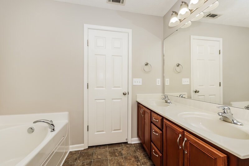 2,120/Mo, 1416 Sprucedale Dr Antioch, TN 37013 Main Bathroom View 2