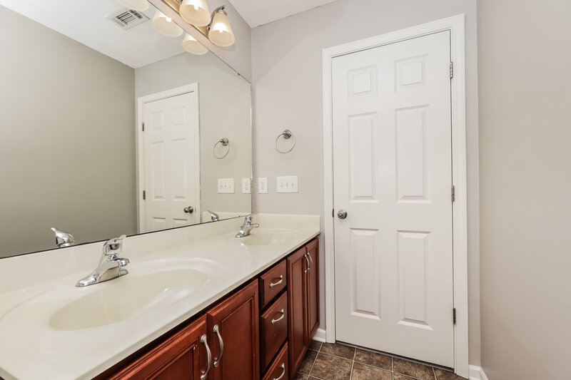 2,120/Mo, 1416 Sprucedale Dr Antioch, TN 37013 Bathroom View 2