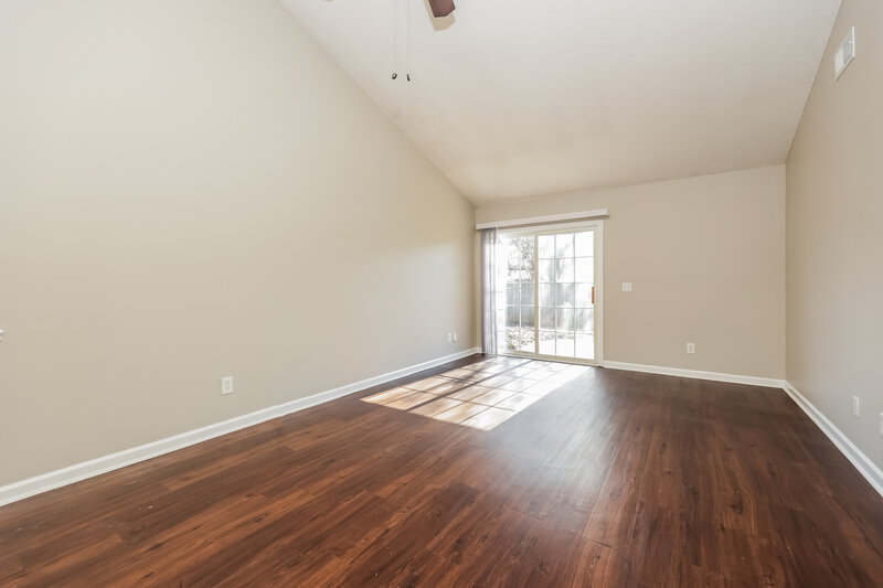 1,700/Mo, 605 Freedom Ct Murfreesboro, TN 37129 Living Room View