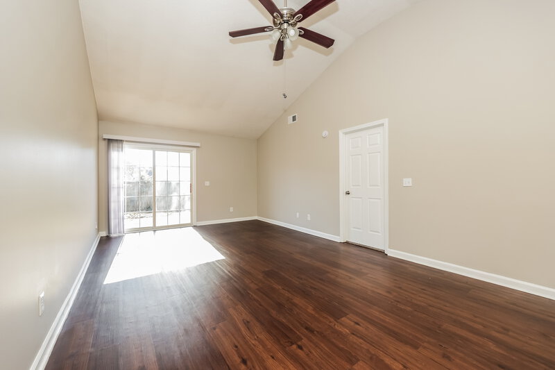 1,700/Mo, 605 Freedom Ct Murfreesboro, TN 37129 Living Room View 2