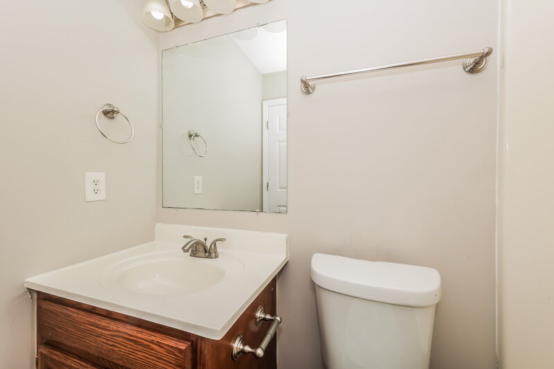 1,700/Mo, 605 Freedom Ct Murfreesboro, TN 37129 Main Bathroom View 2