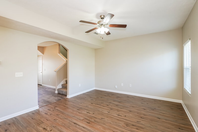 1,970/Mo, 1626 Sunray Dr Murfreesboro, TN 37127 Living Room View