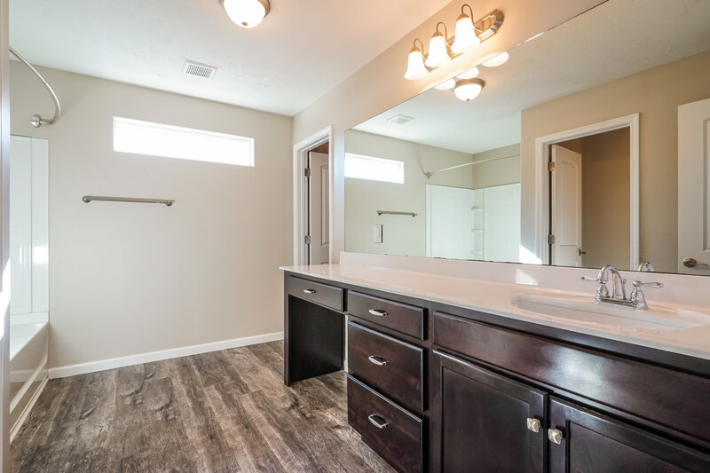 1,970/Mo, 1626 Sunray Dr Murfreesboro, TN 37127 Main Bathroom View