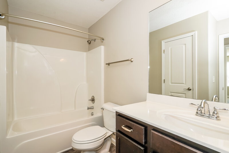 1,970/Mo, 1626 Sunray Dr Murfreesboro, TN 37127 Bathroom View