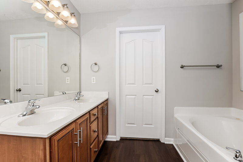 2,210/Mo, 2467 Oak Hill Dr Murfreesboro, TN 37130 Bathroom View 2