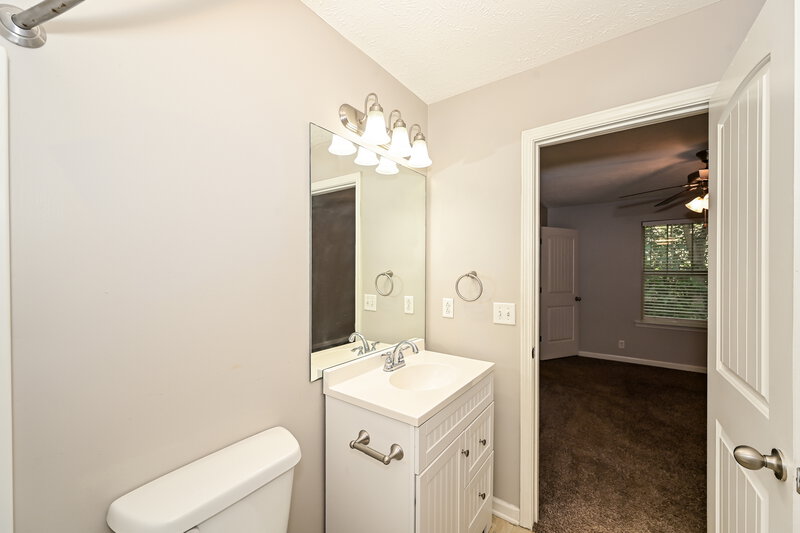 2,030/Mo, 1854 Warmingfield Dr Murfreesboro, TN 37127 Main Bathroom View 2