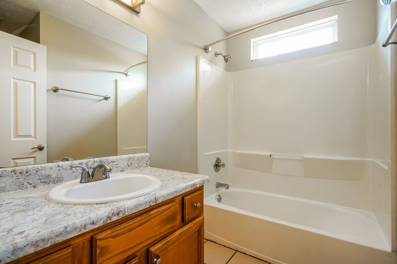 2,365/Mo, 106 Bradford Cir Hendersonville, TN 37075 Bathroom View