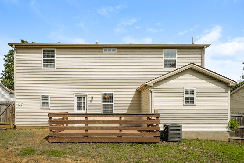 2,365/Mo, 106 Bradford Cir Hendersonville, TN 37075 Rear View