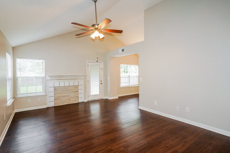 2,195/Mo, 2729 River Bend Dr Nashville, TN 37214 Living Room View