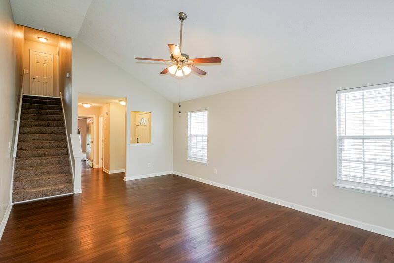 2,195/Mo, 2729 River Bend Dr Nashville, TN 37214 Living Room View 2