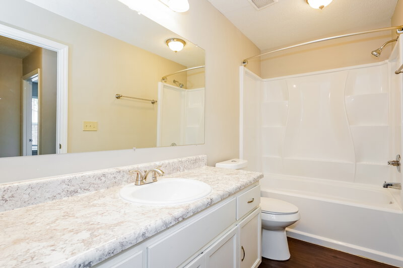 2,195/Mo, 2729 River Bend Dr Nashville, TN 37214 Bathroom View