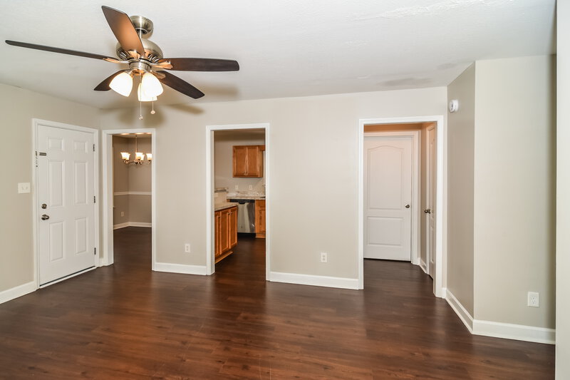 1,895/Mo, 1616 Allston Dr Murfreesboro, TN 37128 Living Room View 3