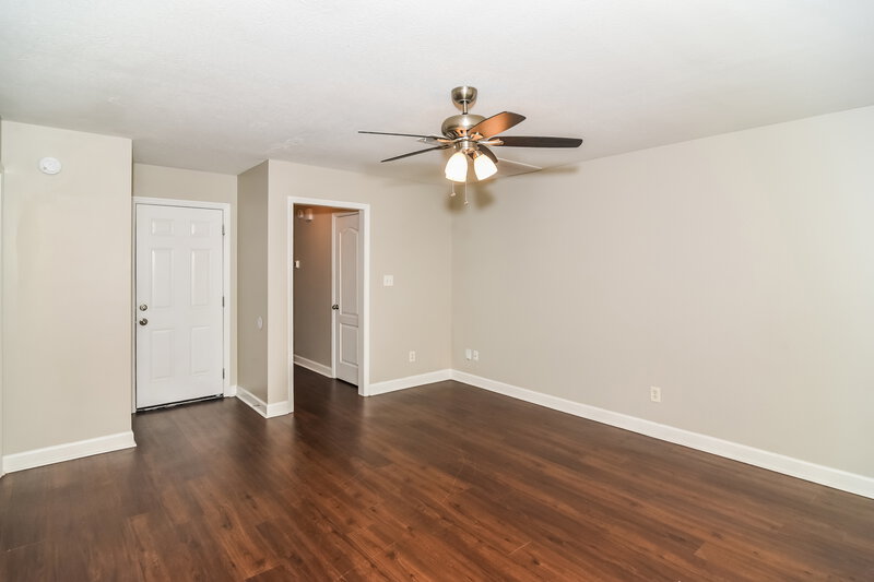 1,895/Mo, 1616 Allston Dr Murfreesboro, TN 37128 Living Room View 4