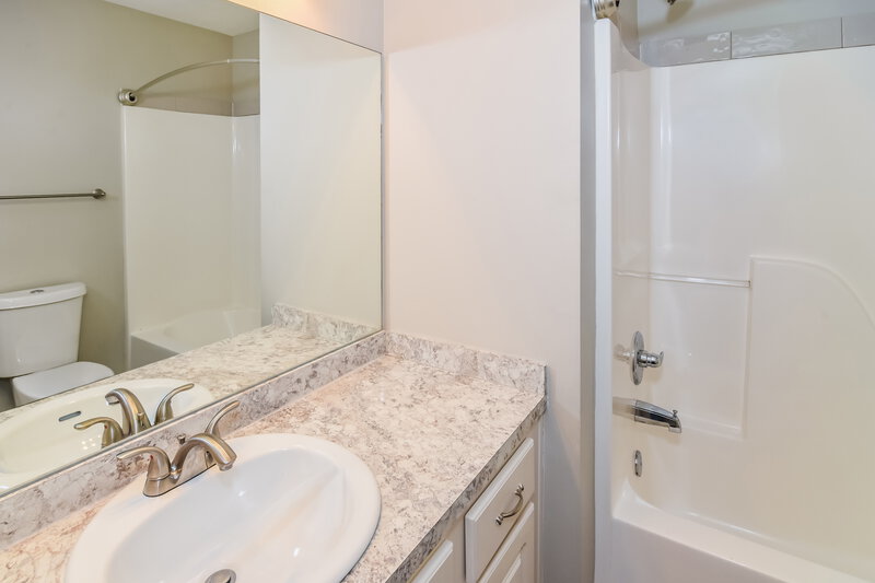 1,895/Mo, 1616 Allston Dr Murfreesboro, TN 37128 Main Bathroom View