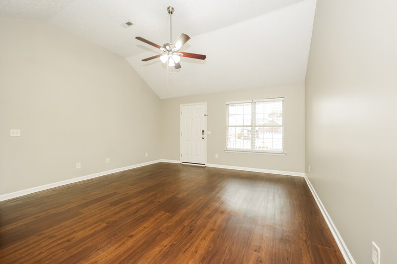 2,900/Mo, 925 Sky Valley Trl Smyrna, TN 37167 Living Room View 2