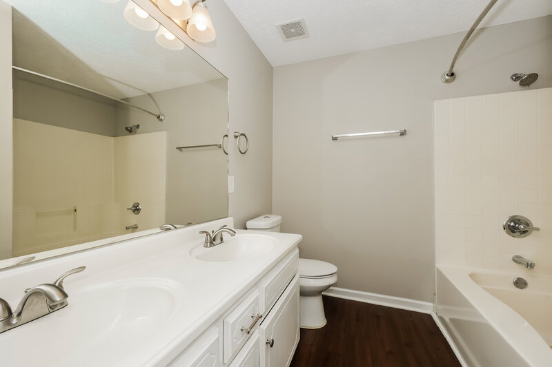 2,900/Mo, 925 Sky Valley Trl Smyrna, TN 37167 Main Bathroom View